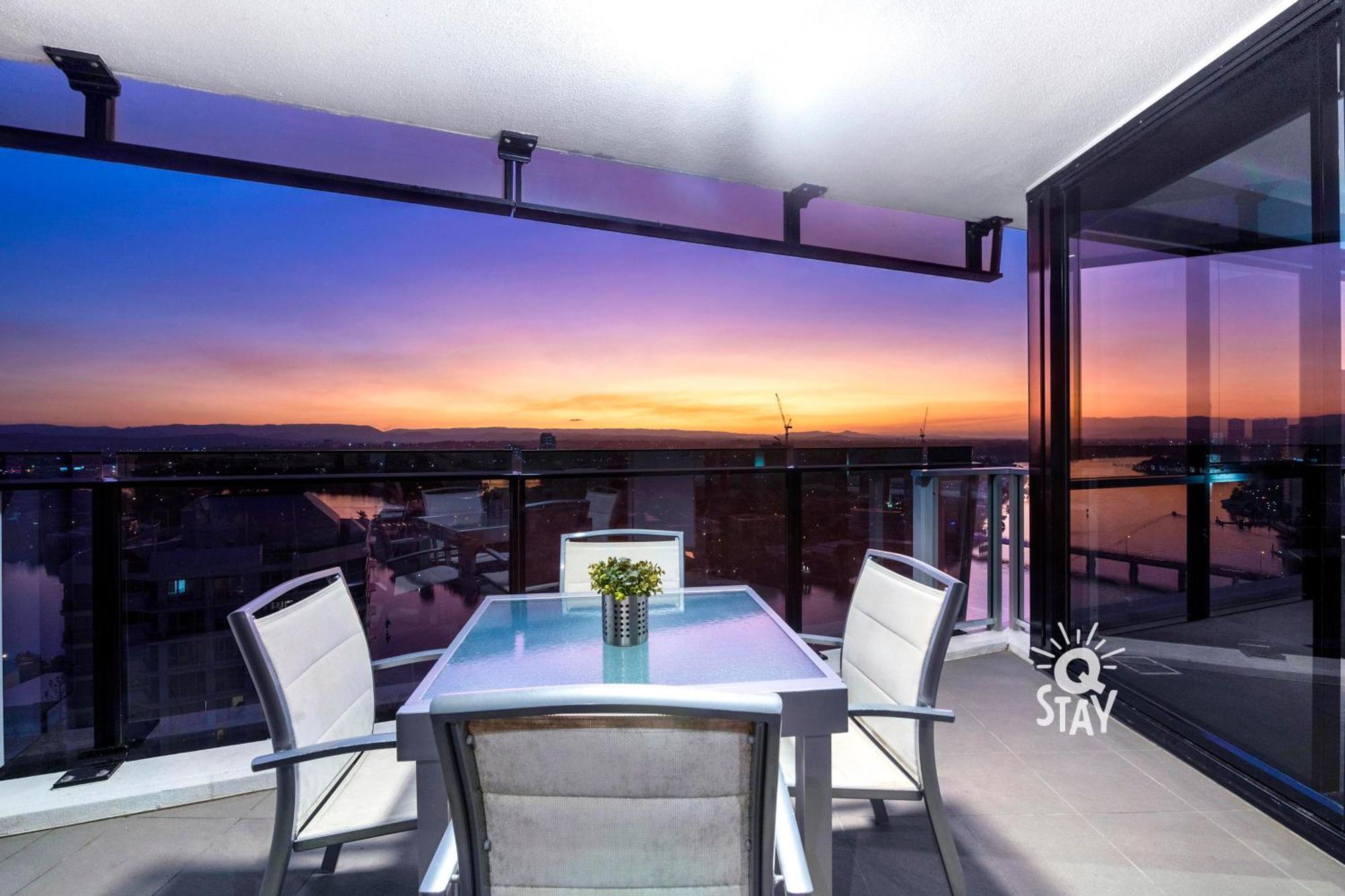 Circle On Cavill Surfers Paradise Mid Week Madness Deal - Q Stay Gold Coast Bagian luar foto