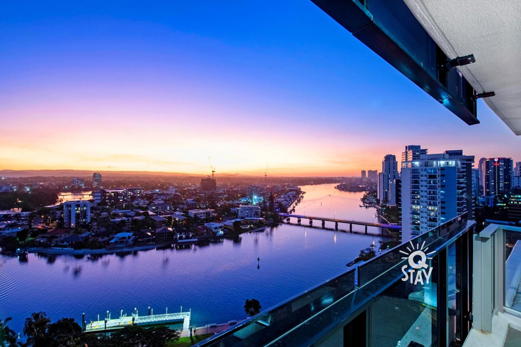Circle On Cavill Surfers Paradise Mid Week Madness Deal - Q Stay Gold Coast Bagian luar foto