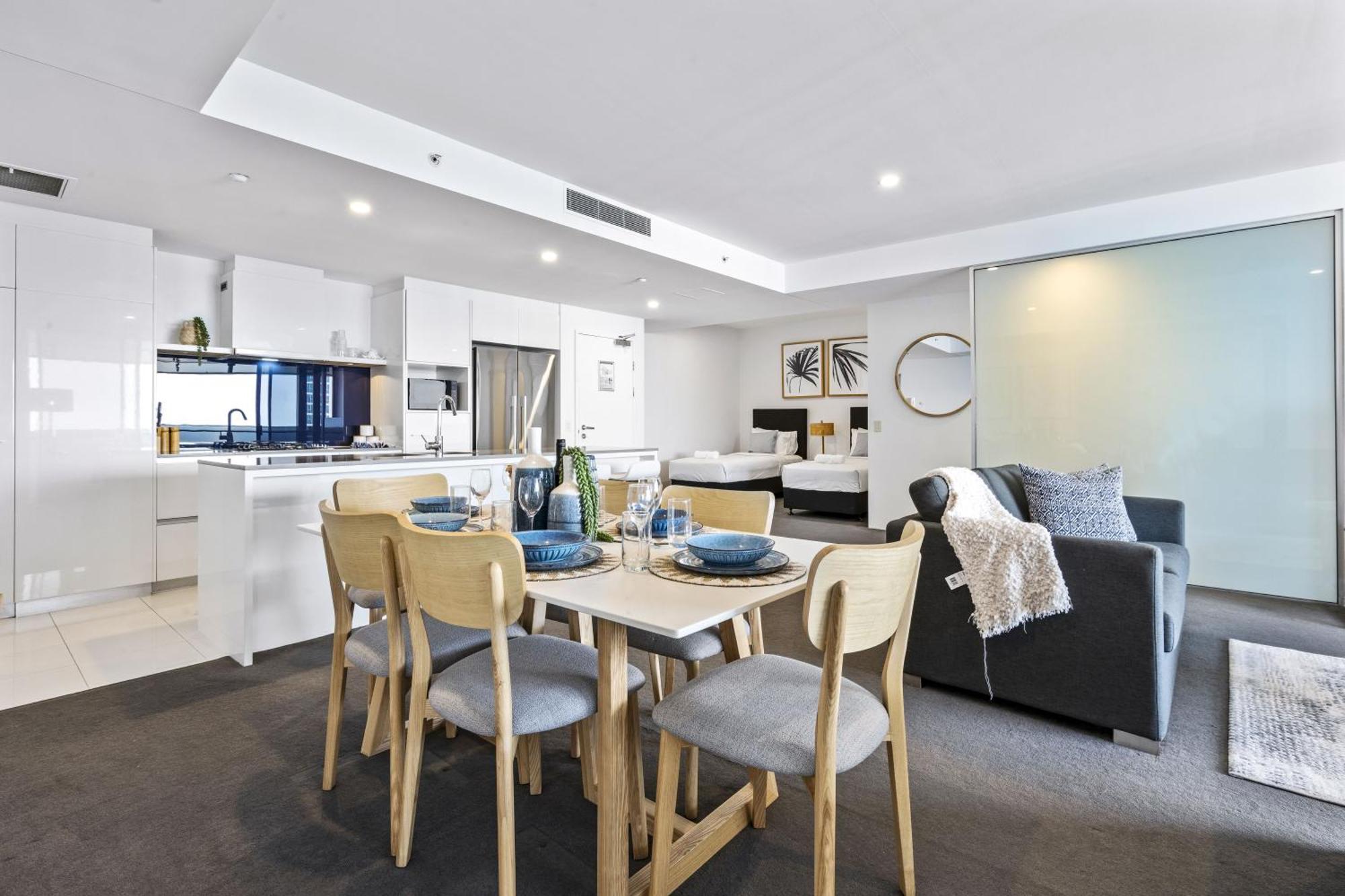 Circle On Cavill Surfers Paradise Mid Week Madness Deal - Q Stay Gold Coast Bagian luar foto